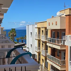 Beautiful Renovated With Air Conditioning Just Steps From The Sea In , Playa de San Juan (Tenerife) Espagne
